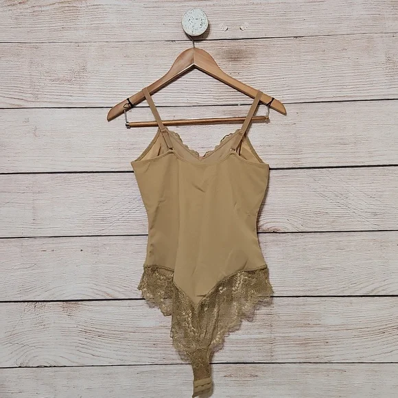 NWT Pinsy Scultping Lace Shapesuit Elegant Bodysuit Medium Beige - Picture 8 of 9